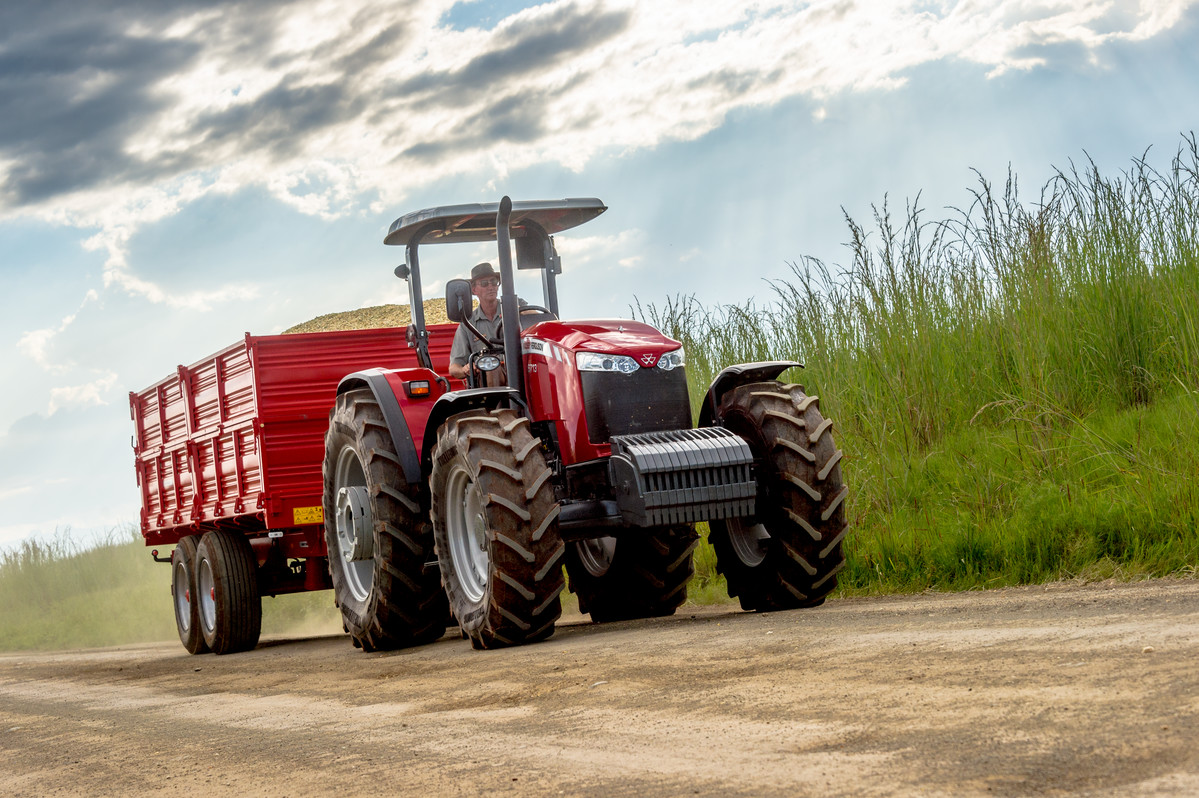 Massey Ferguson MF 6700 S Echuca & Elmore Mckee’s Garage